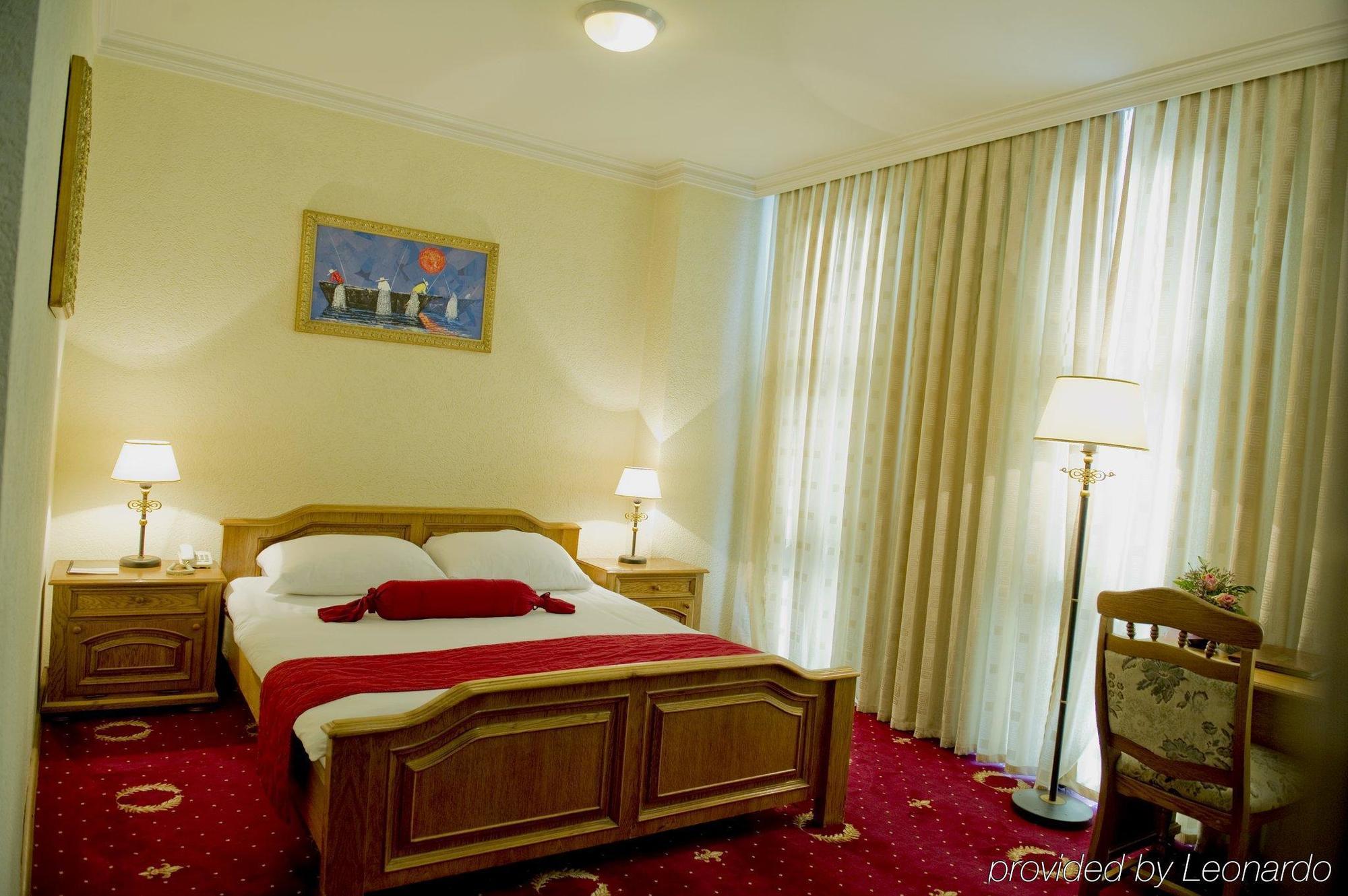 Hotel Victory Pristina Exterior photo
